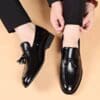 Gentle laced leather shoes with rubber sole